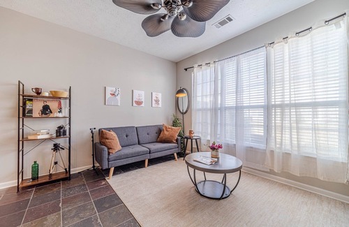 Flowery Branch House | Newly Renovated Cozy Townhome near Lake Lanier/2 Bed, 2.5 Baths Flowery Branch