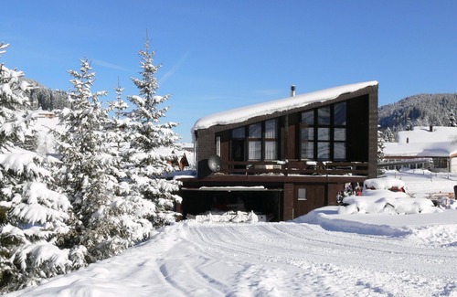 Alpthal Apartment | Newly renovated vacation apartment in alpine chic style directly on the Grossen Mythen