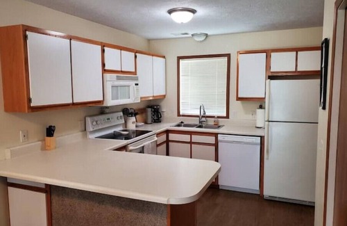 Holiday Hills House | Newly Updated 2 Bedroom Townhome with Fireplace