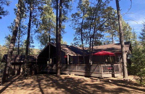 Strawberry Cabin | Newly updated cabin under the tall pines 🌲 Uncle Buck’s Cabin 🦌