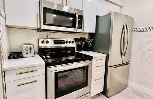 Entertainment District Condo | Newly Updated Modern Scottsdale Condo Old Town