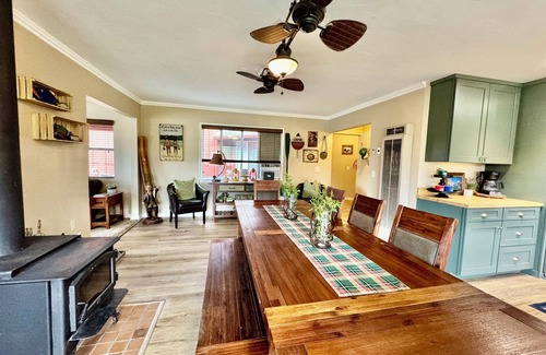 Oakhurst Cabin | Newly updated! Our cozy cabin at Bass Lake-Yosemite is awaiting your arrival!