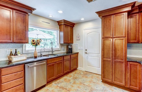 Town of Southold Town House | Newly Updated Wine Country Charmer!