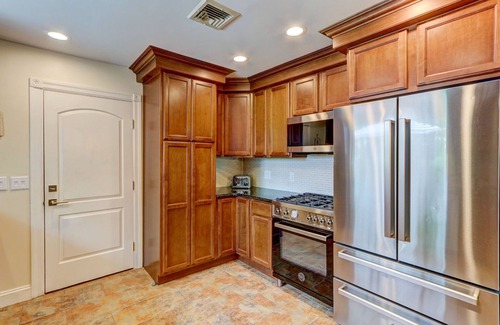 Town of Southold Town House | Newly Updated Wine Country Charmer!