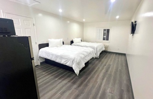 East Side Costa Mesa Hotel | Newport Bay Inn