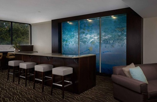 Newport House | Newport's Best Escape! Indoor Swimming Pool, Ocean View, Free Parking!