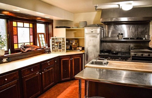 Goshen House | Newport Sunshine/Brook Road Inn