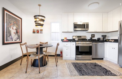 Ralph Bunche Apartment | Next to Oakland and San Francisco Downtown. A perfect place to relax and/or work