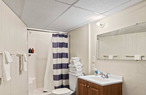 Corryville House | Next to U of Cinn. & Downtown! Queen City Quarters