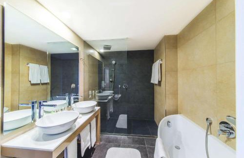Ruzinov Hotel | NH Bratislava Gate One