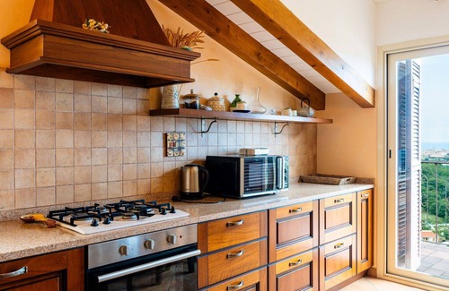 Borghetto Santo Spirito Villa | Nice apartment in villa for 5 guests with WIFI, A/C, pool, balcony and pets allowed