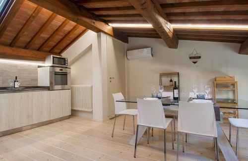 Montopoli in Val d'Arno Apartment | Nice apartment for 6 people with A/C, WIFI, TV, patio, pets allowed and panoramic view