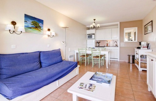 Six-Fours-les-Plages Apartment | Nice apartment for 5 guests with WIFI, pool, TV and terrace