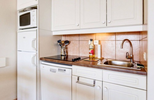 Six-Fours-les-Plages Apartment | Nice apartment for 5 guests with WIFI, pool, TV and terrace