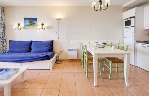 Six-Fours-les-Plages Apartment | Nice apartment for 5 guests with WIFI, pool, TV and terrace