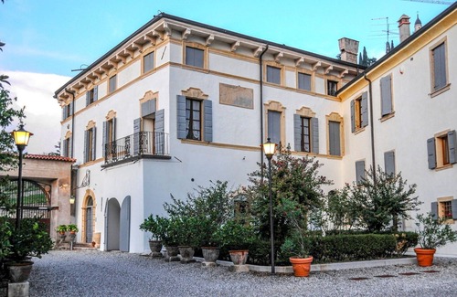 Colognola ai Colli Apartment | Nice apartment for 8 guests with A/C, WIFI, pool and TV, close to Verona