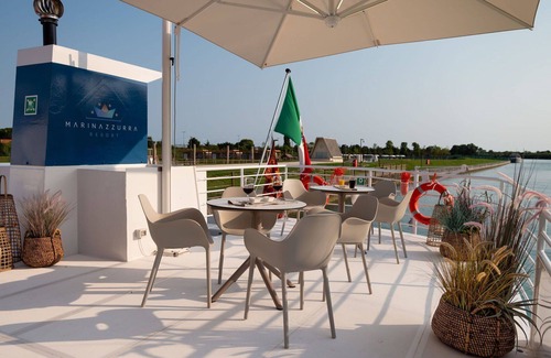 Lignano Sabbiadoro House | Nice apartment in villa for 6 guests with pool, A/C, WIFI, TV, terrace and pets allowed