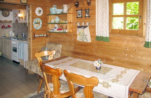 Treffen Villa | Nice apartment in villa for 4 people with WIFI, TV, patio, pets allowed and parking