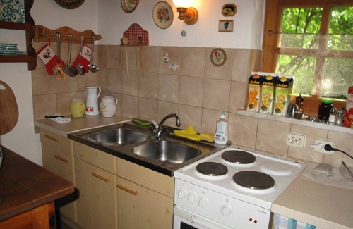 Treffen Villa | Nice apartment in villa for 4 people with WIFI, TV, patio, pets allowed and parking