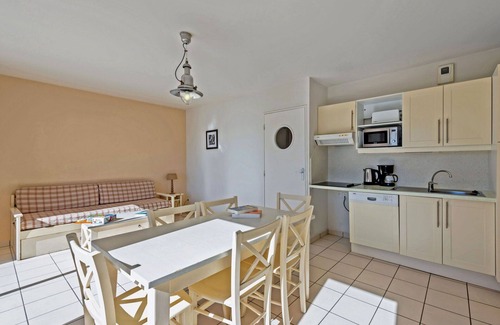 Saint-Mathieu Apartment | Nice apartment for 6 guests with pool, TV, balcony and parking