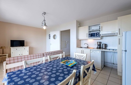 Saint-Mathieu Apartment | Nice apartment for 6 guests with pool, TV, balcony and parking
