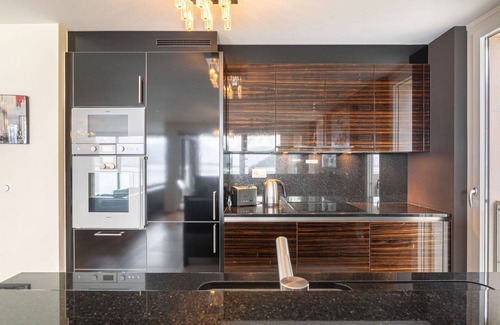 Montreux City Centre Apartment | Nice apartment for 4 people with WIFI, pool, hot tub, TV, balcony and panoramic view