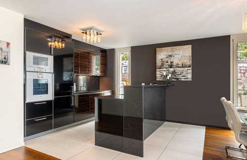Montreux City Centre Apartment | Nice apartment for 4 people with WIFI, pool, hot tub, TV, balcony and panoramic view