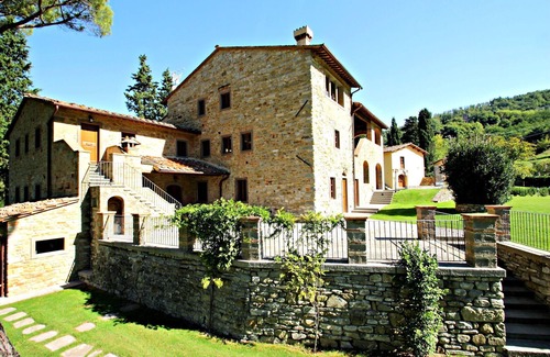Dicomano Apartment | Nice apartment for 4 guests with pool, WIFI, TV and pets allowed
