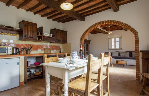Fucecchio Apartment | Nice apartment for 4 people with pool, WIFI, A/C, patio and pets allowed