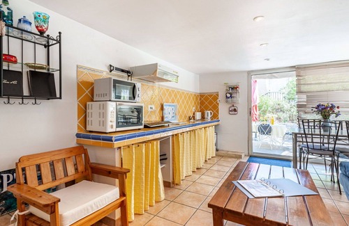 Lambesc Apartment | Nice apartment for 4 people with WIFI, pool, TV, patio and pets allowed