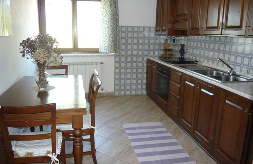 Il Poggio Apartment | Nice apartment for 4 people with WIFI, pool, TV, pets allowed and panoramic view