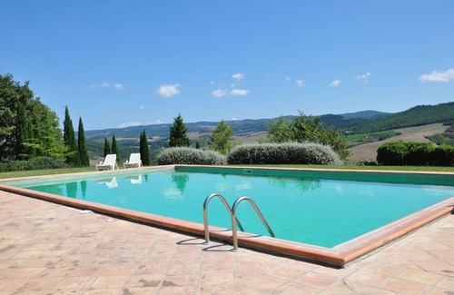Il Poggio Apartment | Nice apartment for 4 people with WIFI, pool, TV, pets allowed and panoramic view