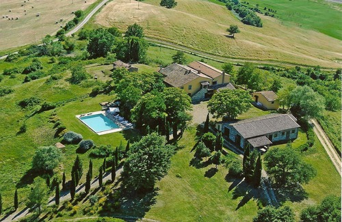 Il Poggio Apartment | Nice apartment for 4 people with WIFI, pool, TV, pets allowed and panoramic view