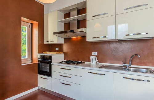 Claino Con Osteno Apartment | Nice apartment for 4 people with WIFI, TV and balcony