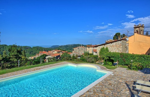 Massarosa Apartment | Nice apartment for 4 people with WIFI, pool, TV and panoramic view, close to Viareggio