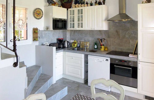 Galeria Apartment | Nice apartment for 5 people with WIFI, pool, A/C, TV, terrace and parking