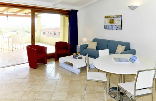 Porto Pozzo Apartment | Nice apartment for 6 people with WIFI, pool, A/C, terrace, pets allowed and parking
