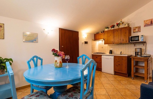 Cipressa Apartment | Nice apartment for 6 people with WIFI, pool, patio, pets allowed and panoramic view