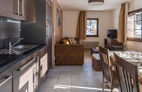 Les Gets Apartment | Nice apartment for 8 guests with WIFI, pool, TV, terrace and pets allowed