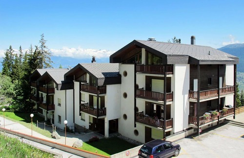 Granges Apartment | Nice apartment for 4 people with WIFI, pool and balcony