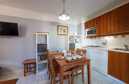 Maubuisson Apartment | Nice apartment for 4 people with pool, WIFI, TV, balcony and pets allowed