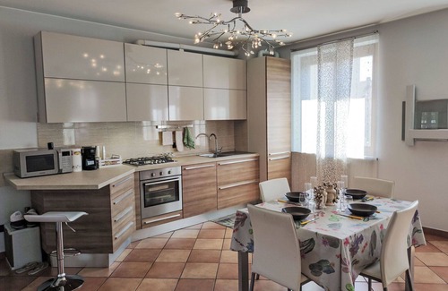 Rovellasca Apartment | Nice apartment for 4 people with WIFI, TV, balcony and parking
