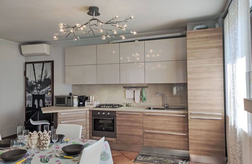 Rovellasca Apartment | Nice apartment for 4 people with WIFI, TV, balcony and parking