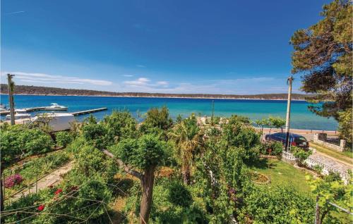 Barbat na Rabu Apartment | Nice Apartment In Rab With Kitchen