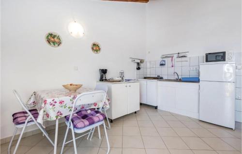 Barbat na Rabu Apartment | Nice Apartment In Rab With Kitchen