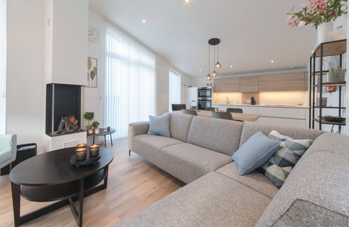 Wemeldinge House | Nice apartment in villa for 4 guests with WIFI, TV, terrace and parking