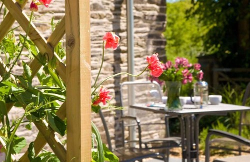 Trelil Villa | Nice apartment in villa for 4 people with WIFI, TV, patio and parking