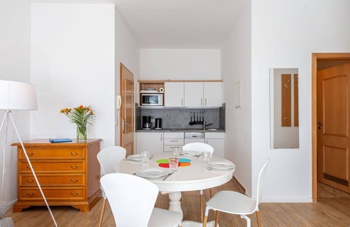 Sellin Villa | Nice apartment in villa for 4 guests with WIFI, TV, terrace and pets allowed