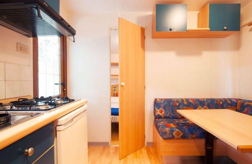 Cavallino-Treporti House | Nice apartment in villa for 4 guests with A/C, WIFI, pool, TV, terrace and pets allowed