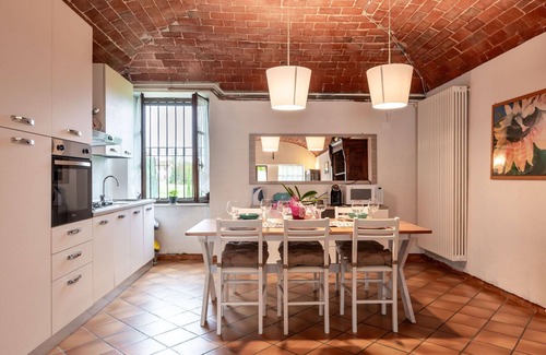 Castell'Alfero Apartment | Nice apartment for 4 people with pool, WIFI, TV, patio and pets allowed